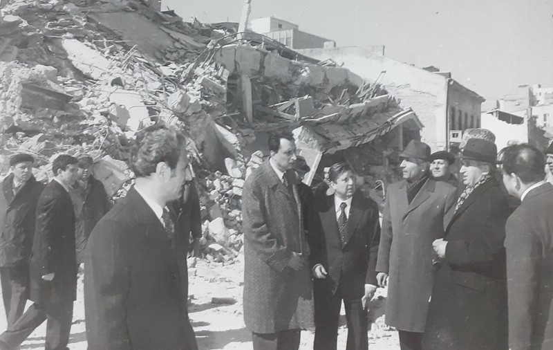 Zece povești de coșmar de la cutremurul din 4 martie 1977. „Cerul a crăpat brusc, de parcă ar urma să se frângă în două”. Imagini de arhivă