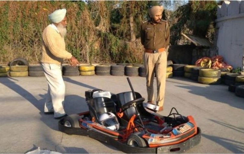 O femeie a murit după ce și-a prins părul într-un kart în parcul de distracții