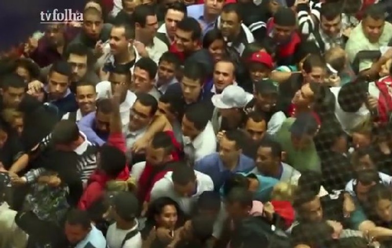 MAI RĂU CA-N CHINA! Înghesuială maximă la METROU în SAO PAULO. N-ai loc S-ARUNCI UN AC! VIDEO