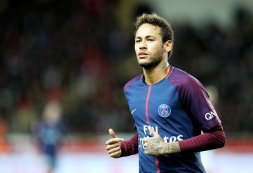 epa06352901 Neymar Jr of Paris Saint Germain in action during the French Ligue 1 soccer match AS Monaco vs Paris Saint Germain at Stade Louis II, in Monaco, 26 November 2017. EPA-EFE/SEBASTIEN NOGIER