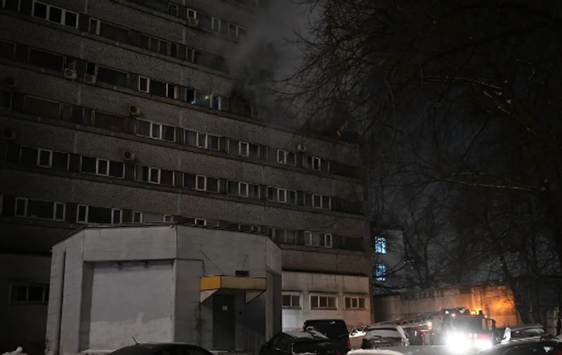 7 morți, între care și doi copii, și 11 răniți, după un incendiu într-o clădire cu 17 etaje din Moscova