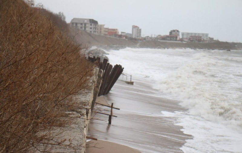 Vacanța la mare? Sport extrem pe litoralul românesc! Vezi peisajul dezolant care îi așteaptă pe turiști în unele stațiuni de la țărmul Mării Negre
