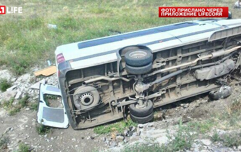 Șase morți într-un accident de autobuz în Rusia. Printre victime sunt și copii