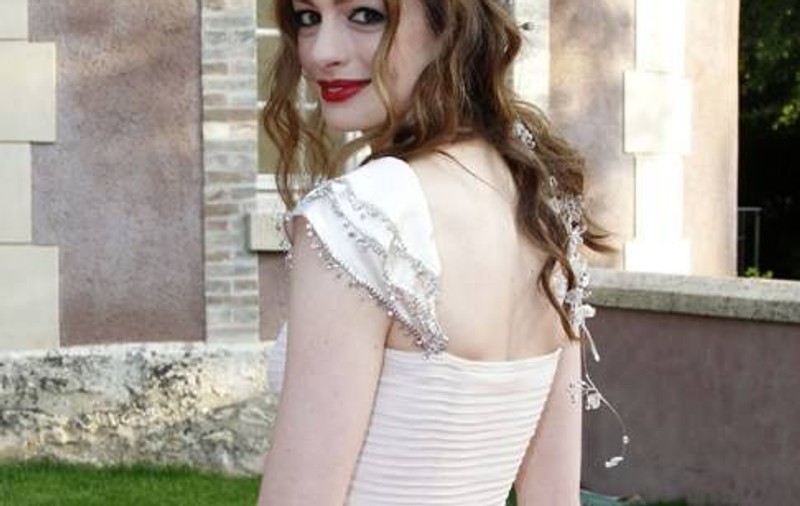 Anne Hathaway, actriţa cu cea mai stilată vestimentaţie