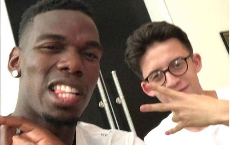 Un puști de 17 ani îi îmbracă pe unii dintre cei mai importanți fotbaliști ai lumii. Printre clienții lui se numără Mesut Ozil, Paul Pogba, Kevin de Bruyne sau Dele Alli