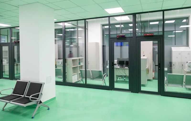 Noul ambulatoriu din Oradea, un proiect de 10 milioane euro, inaugurat săptămâna viitoare. Are 20 de specialităţi medicale şi Secţie ATI
