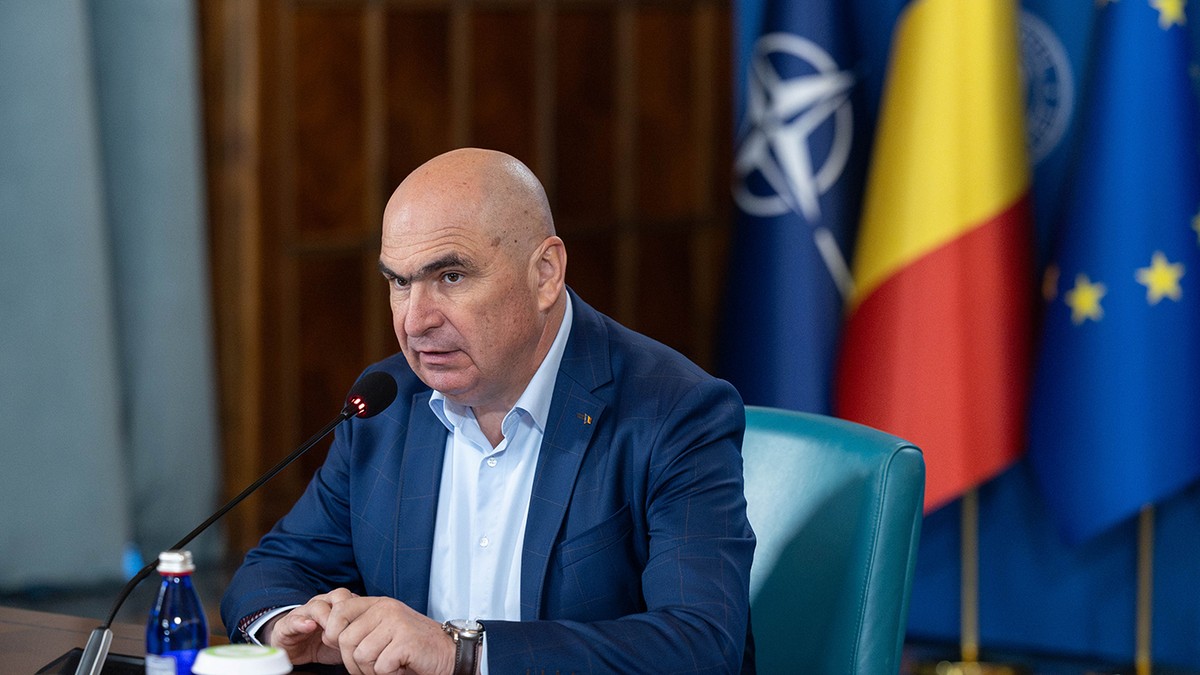 Ilie Bolojan, premierul Romaniei, in biroul Guvernului