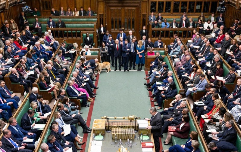 Decizie istorică în Marea Britanie: Parlamentul elimină ultimii lorzi ereditari după 700 de ani de tradiție politică