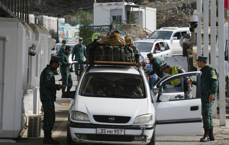 Un sfert din populația Nagorno-Karabahului a fugit deja în Armenia, după victoria militară a Azerbaidjanului