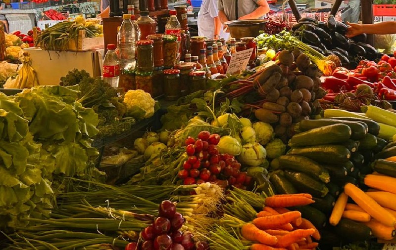Un legumicultor din Olt cultivă o plantă rară special pentru sibieni. Cât costă o legătură