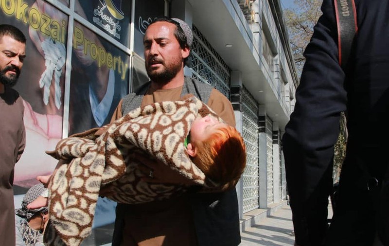 Explozii și focuri de armă lângă un spital din Kabul: Cel puțin 15 persoane, ucise
