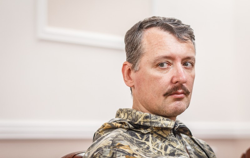 „Opoziția” prorăzboi de la Moscova. Cum a ajuns un criminal de război deținut politic și simbolul libertății în Rusia