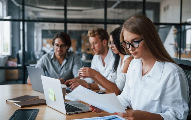 Cum publici advertoriale SEO sau de brand prin Advertoriale.ai fără research manual inutil