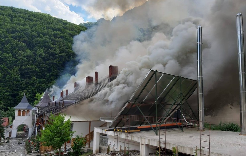 A fost stabilită cauza incendiului de la mănăstirea Rîmeț