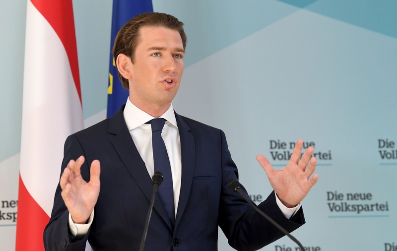 Criză politică din Austria se adâncește. Toţi miniştrii de extremă dreapta demisionează din guvern