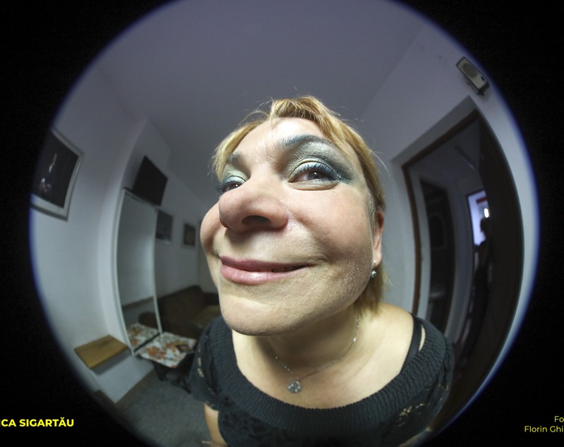 „Distorsiuni și expresii”: Fotografii haioase ale unor cunoscuți actori români, într-o inedită expoziție la Festivalul Săptămâna Comediei