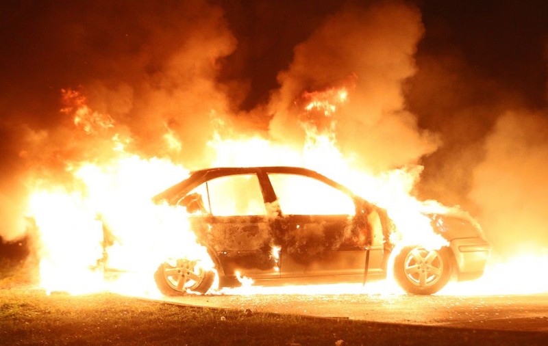 Peste 200 de mașini au fost incendiate în Strasbourg în noaptea de Revelion!