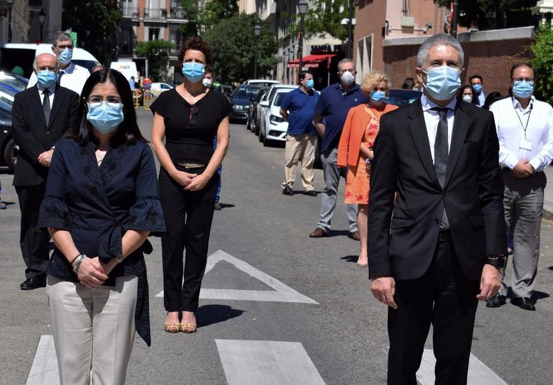 Oamenii au ținut un moment de regulegere pe tot teritoriul Spaniei FOTO: EPA-EFE
