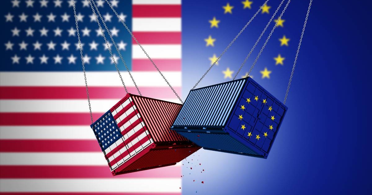 imagine sugestiva cu steagul statelor unite ale americii si cel al uniunii europene