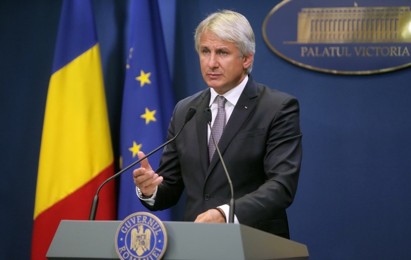 Eugen Teodorovici vrea eliminarea supraaccizei și plafonarea prețului la carburanți