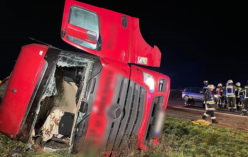 Un șofer român de TIR a salvat un coleg rămas încarcerat în cabină, în Germania: „E un miracol dacă oprește cineva să te ajute!”