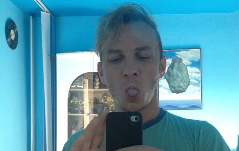 MOTIVUL HALUCINANT pentru CARE îşi FACE MORMAN de SELFIE-URI! TRĂISTARIU SPUNE TOT! | FOTO