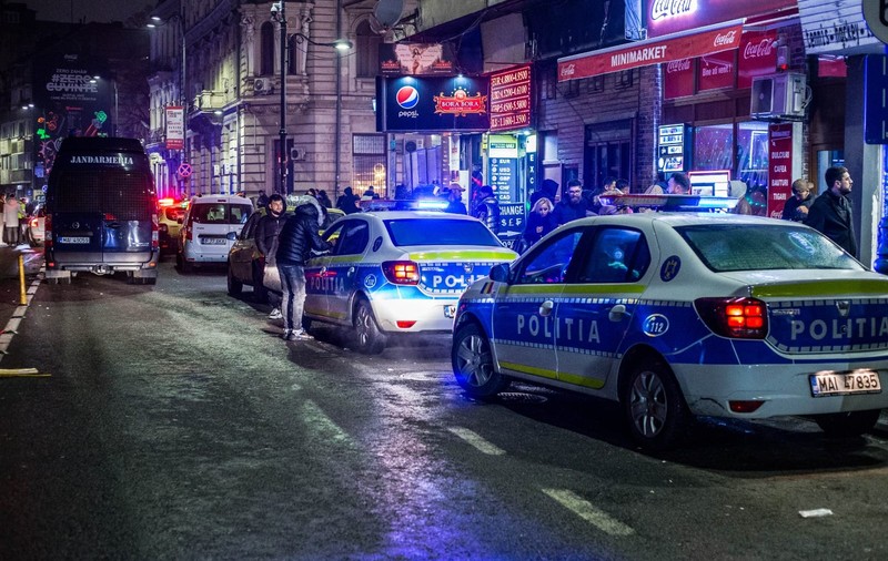 Femeie în stare gravă, după ce a fost bătută în Centrul Vechi