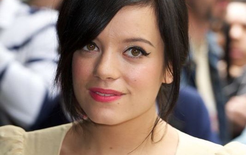 Lily Allen regretă că a ajuns celebră