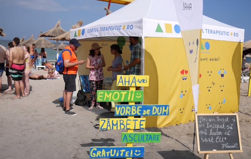 VIDEO/ În Vama Veche cu cortul… terapeutic. Psihoterapeuții care lucrează pe plajă