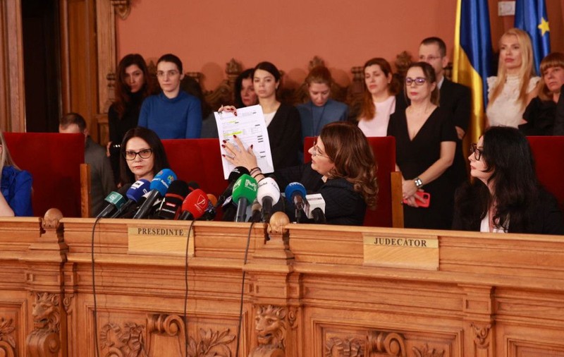 Liana Nicoleta Arsenie, președinta Curții de Apel București, a difuzat înregistrări din instanță, ca să o denigreze pe judecătoarea care a vorbit despre documentarul Recorder: „L-a lovit în cap cu dosarul”