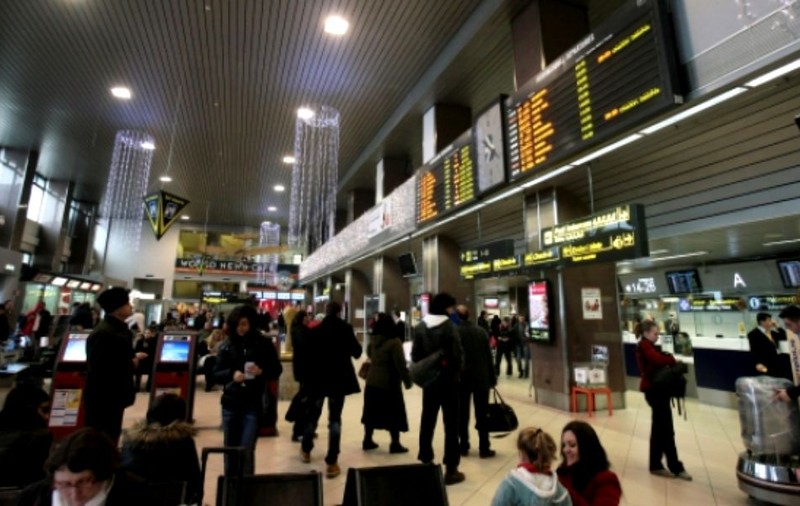 Alertă pe Aeroportul Otopeni din cauza unei mașini. Anunțul făcut de SRI