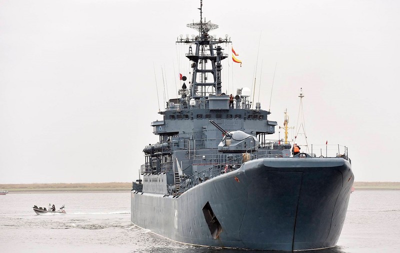 Rușii au adus în Marea Neagră cel mai mare grup de nave de debarcare văzut vreodată aici. Șase au fost chemate din Flota Nordului și a Balticii