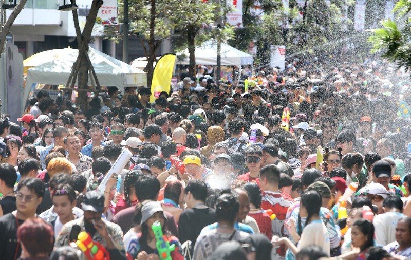 Imagini de la cea mai mare bătaie cu apă din lume, de Anul Nou thailandez. Ce semnifică Festivalul Songkran