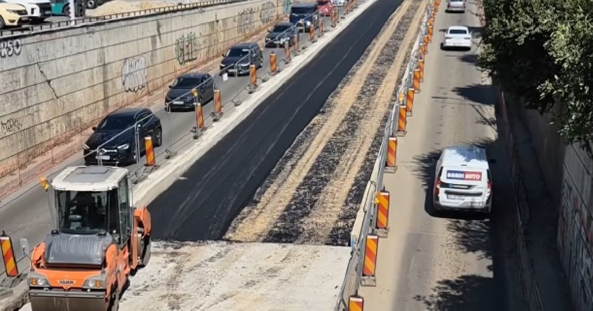 Constructorul se pregătește să monteze noile șine la Podul Constanța, din București, pe lotul 4 al șantierului de modernizare a infrastructurii de tramvai.