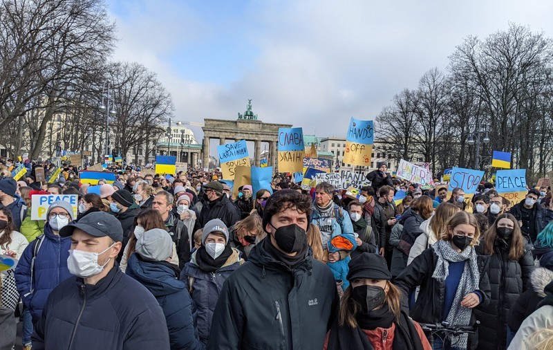 Corespondență de la uriașa manifestație din Berlin contra lui Putin. Ce spun tinerii europeni: „Am crescut în pace. E înspăimântător”