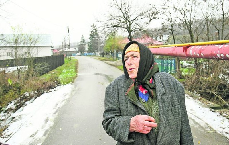Oamenii din satul copilăriei poliţistului acuzat de crimă îl apără cu tărie pe Cristian Cioacă: «Ăla micu’ nu e în stare să omoare!»