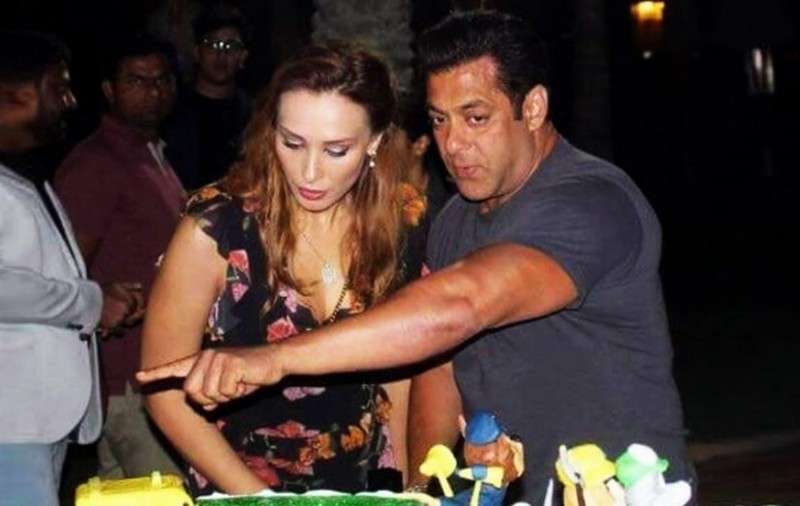 Iulia Vântur și Salman Khan, împreună la un eveniment monden. Gestul surprinzător făcut de actorul din India, față de vedetă