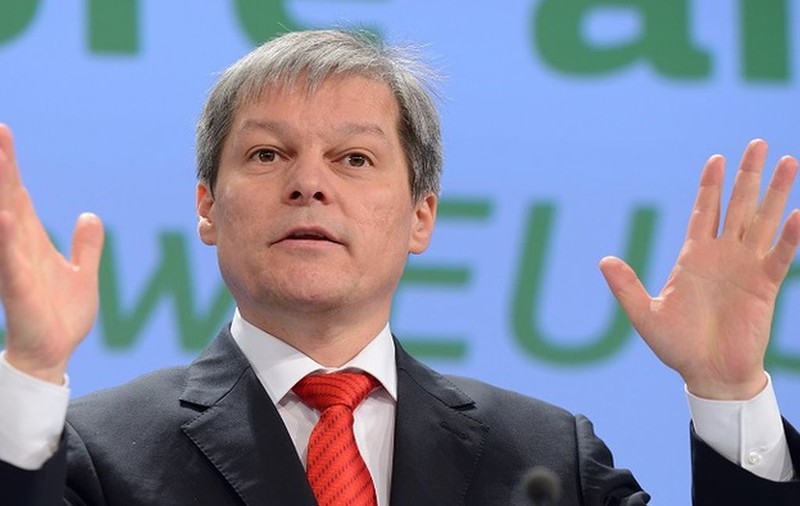 Cioloş: Analizăm în ce măsură e cazul să atacăm Legea eliminării taxelor la CCR