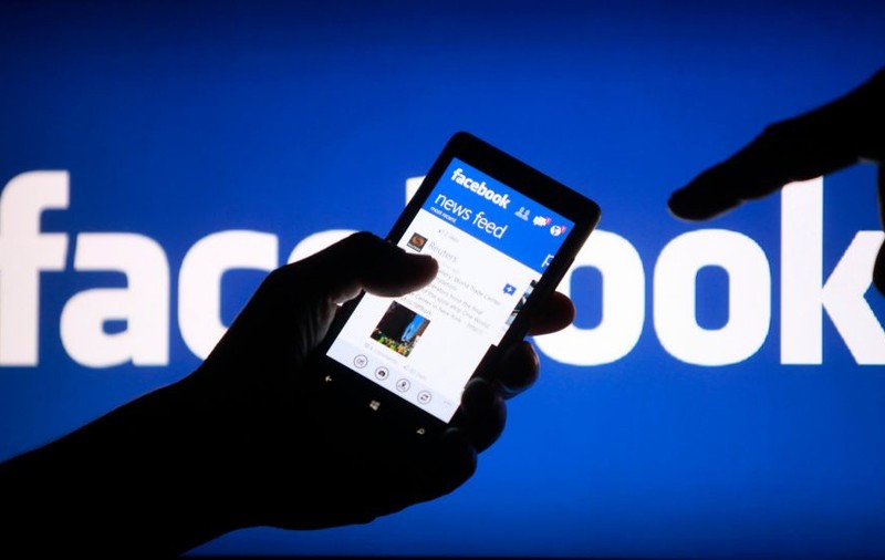 Facebook susține că o publicație favorabilă lui Donald Trump a folosit inteligență artificială pentru a răspândi conspirații și a dezinforma