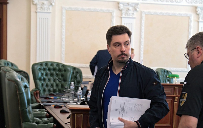 „În țară e război, iar ei ascund milioane de dolari în canapea!”. Șoc la Kiev, după arestarea președintelui Curții Supreme