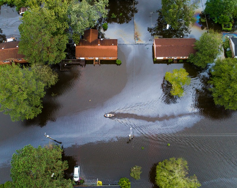 Cel puțin 13 persoane au murit în primele două zile după ce uraganul Florence a lovit coasta americană