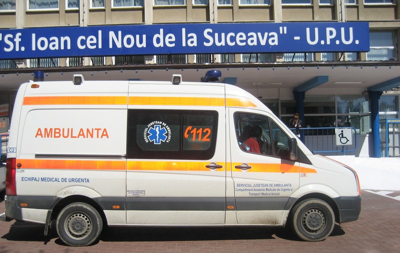 Elev de 16 ani în comă! S-a spânzurat cu fularul iubitei care l-a părăsit