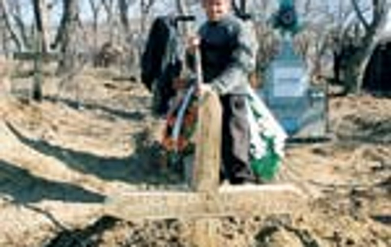 Copilul mort de foame a fost ingropat