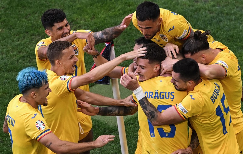 Disperaților după bani, opriți-vă puțin! Lecția României