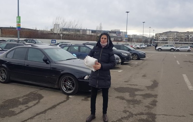 O tânără a găsit un portofel cu 19.000 de euro şi l-a predat Poliţiei: "Nu erau banii mei munciți" VIDEO