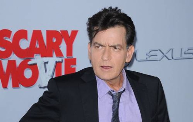 Charlie Sheen, implicat într-un nou scandal! Fosta nevastă l-a dat în judecată