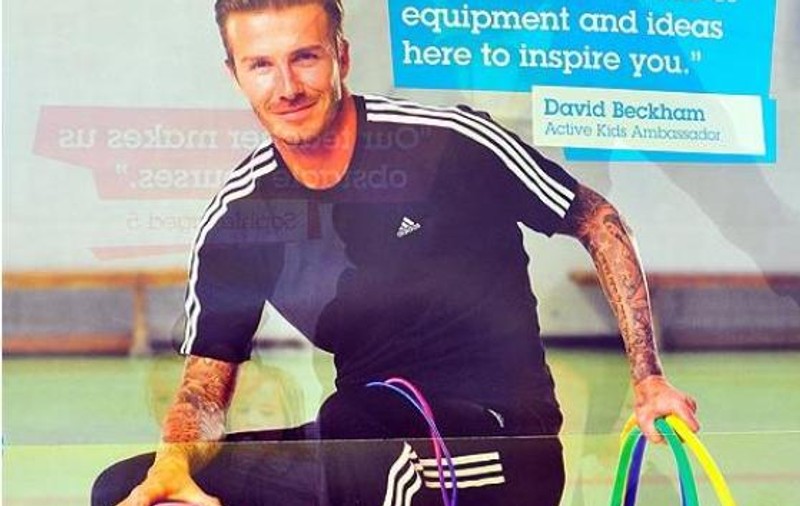 Toată lumea îi cunoaşte tatuajele lui David Beckham, dar unul dintre ele a provocat polemici aprinse. Vezi de ce părinţii cred că moralitatea a fost încălcată!