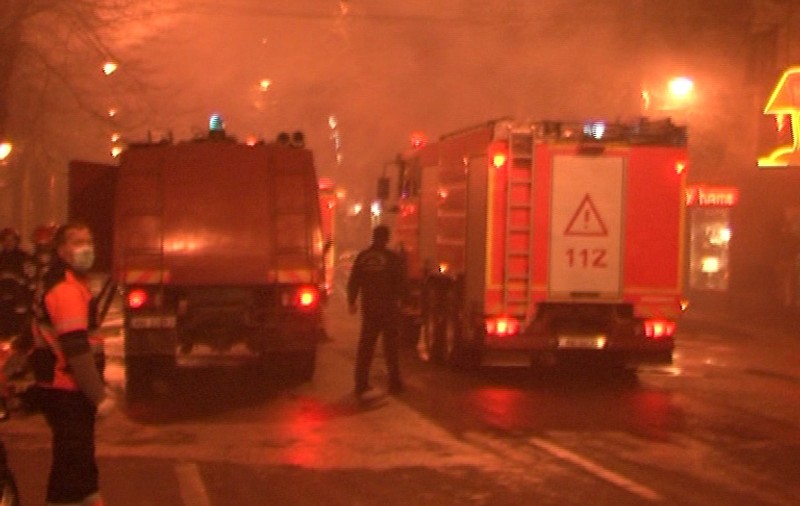 INCENDIU ÎN BUCUREŞTI! Pompierii au intervenit cu 4 autospeciale