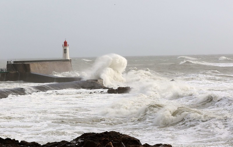Farurile de pe coasta de nord a Franței, transformate în locuri de cazare pentru turiștii care vor să vadă marea de la înălțime