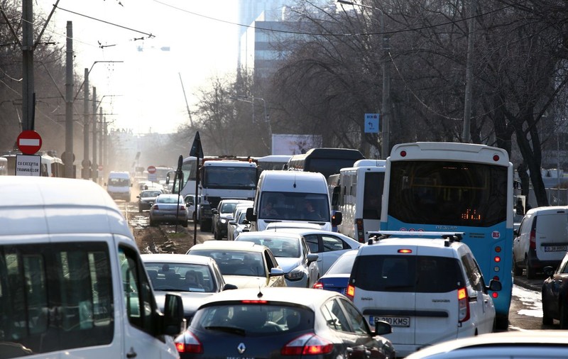 Primăria Capitalei lansează aplicațiile prin care bucureștenii pot afla informații despre trafic și parcări și pot semnala gropile